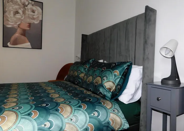 Beautiful Meadowbank Apartment With On-Street Parking