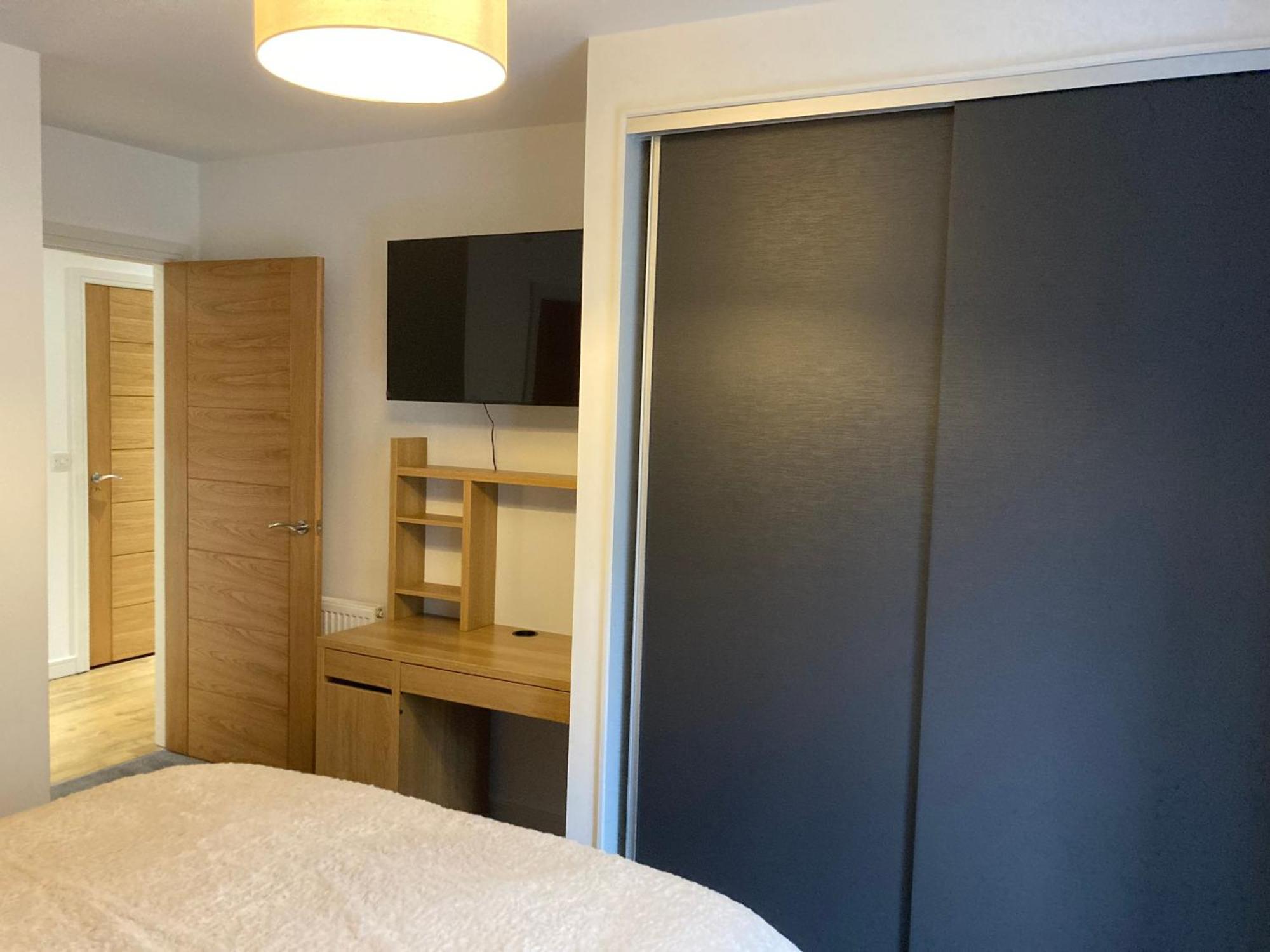 Beautiful Meadowbank With On-street Parking Apartment