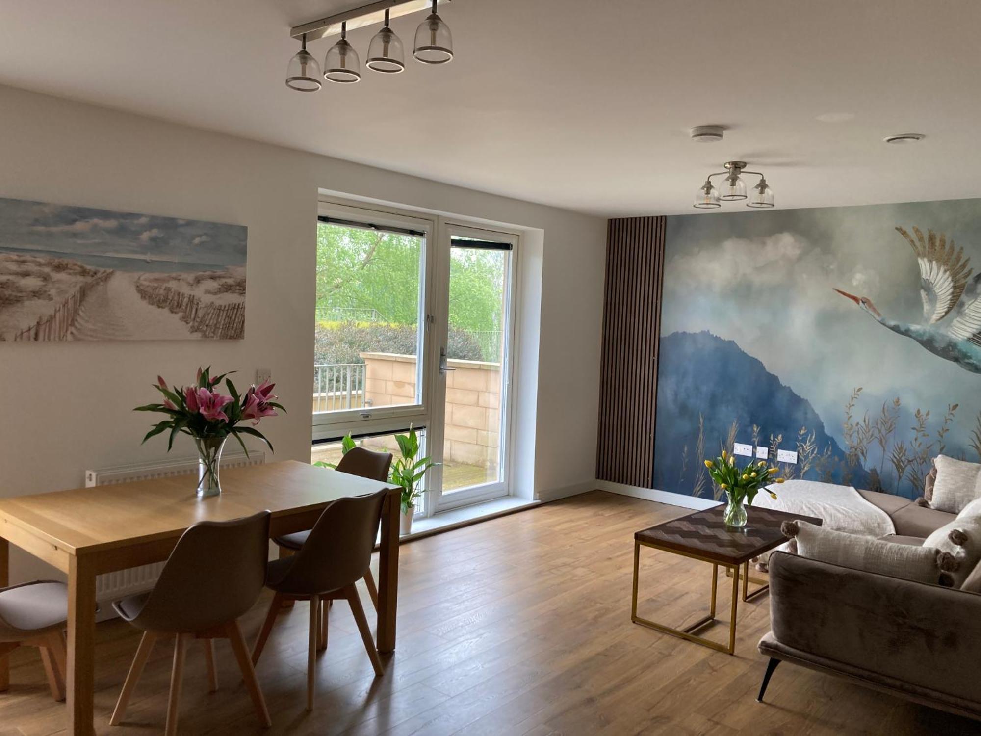 Apartment Beautiful Meadowbank With On-street Parking *