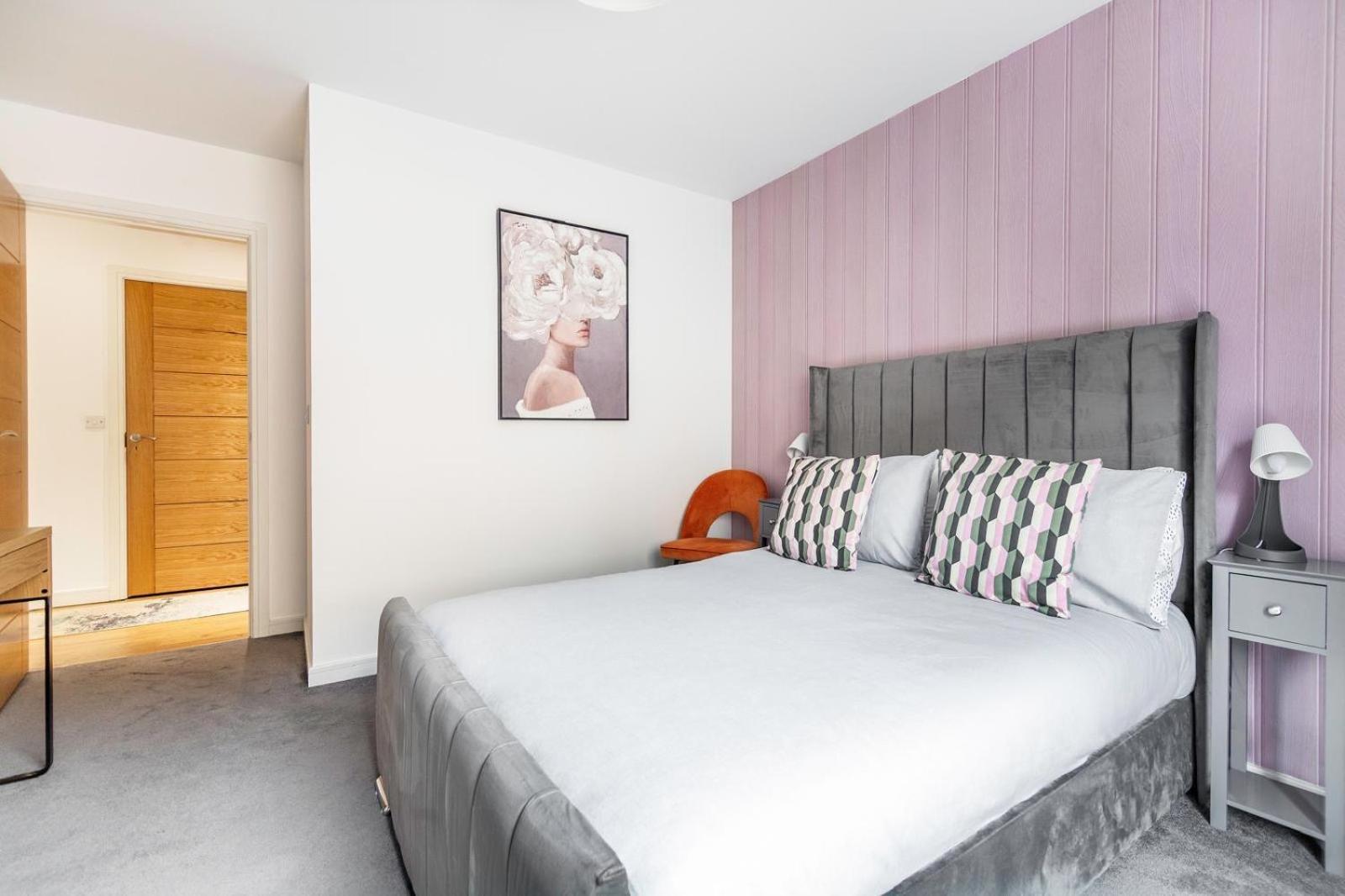 Apartment Beautiful Meadowbank With On-street Parking *